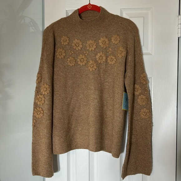 NWOT CeCe mock neck bell long sleeve flower embroidered sweater - Picture 4 of 7